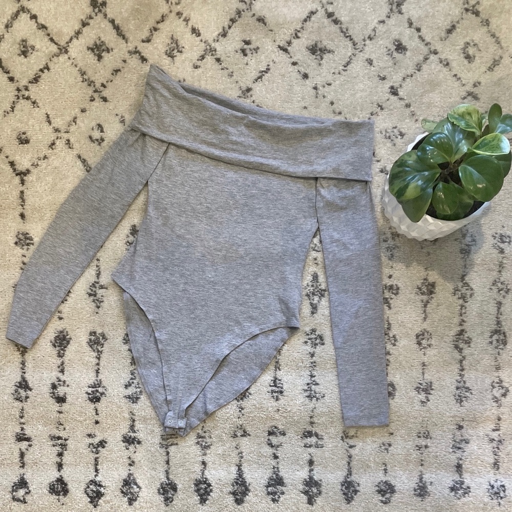 NWOT Forever 21 Grey of the Shoulder Bodysuit - S